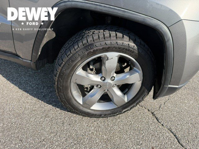 Used 2011 Mineral Gray Clearcoat Metallic Jeep Overland image 38