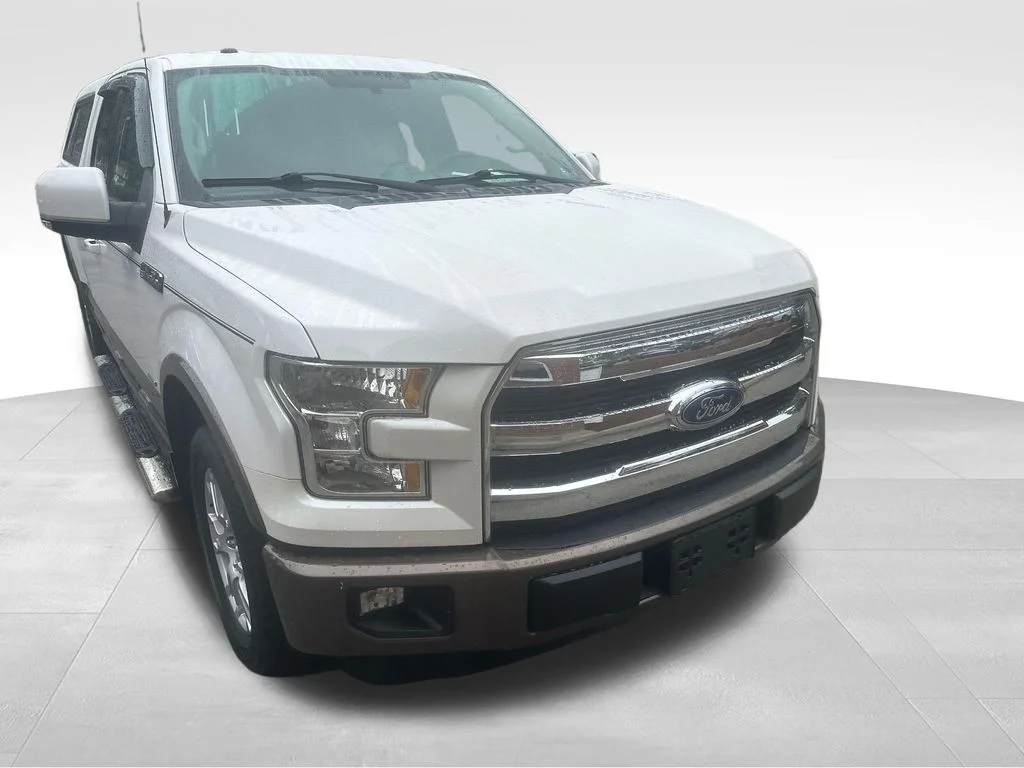 Used 2015  Ford Lariat image 32
