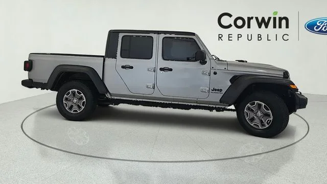 Used 2020 Billet Silver Metallic Clearcoat Jeep Sport image 7