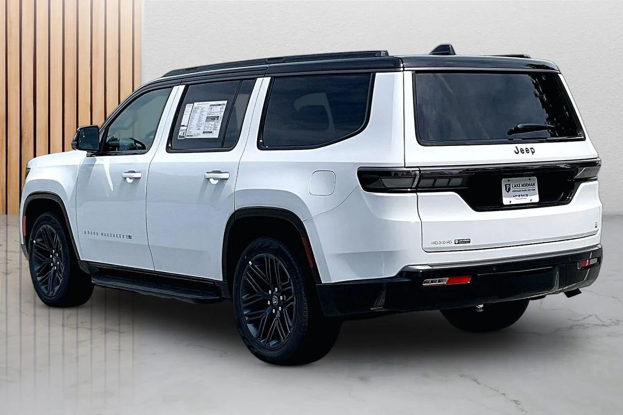 New 2026 Bright White Clear-Coat Exterior Paint Jeep  image 7