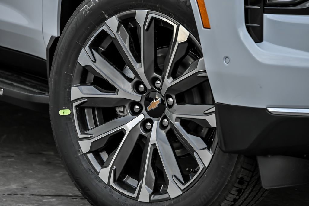 New 2026 Polar White Tricoat Chevrolet High Country image 4