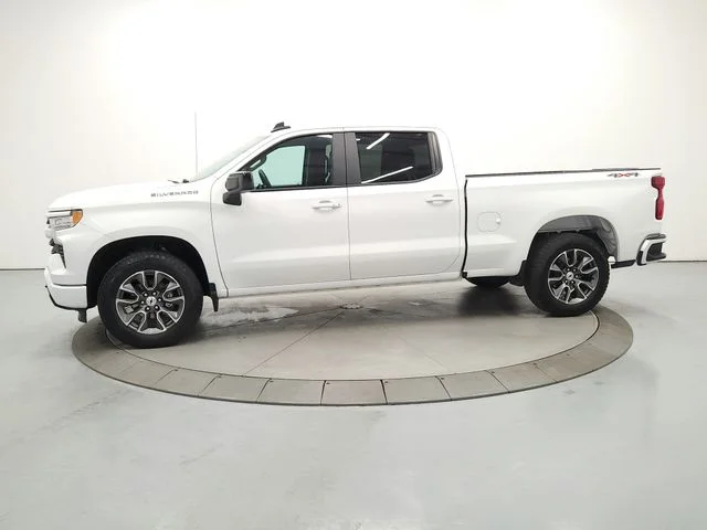 Used 2025 White Chevrolet RST image 4