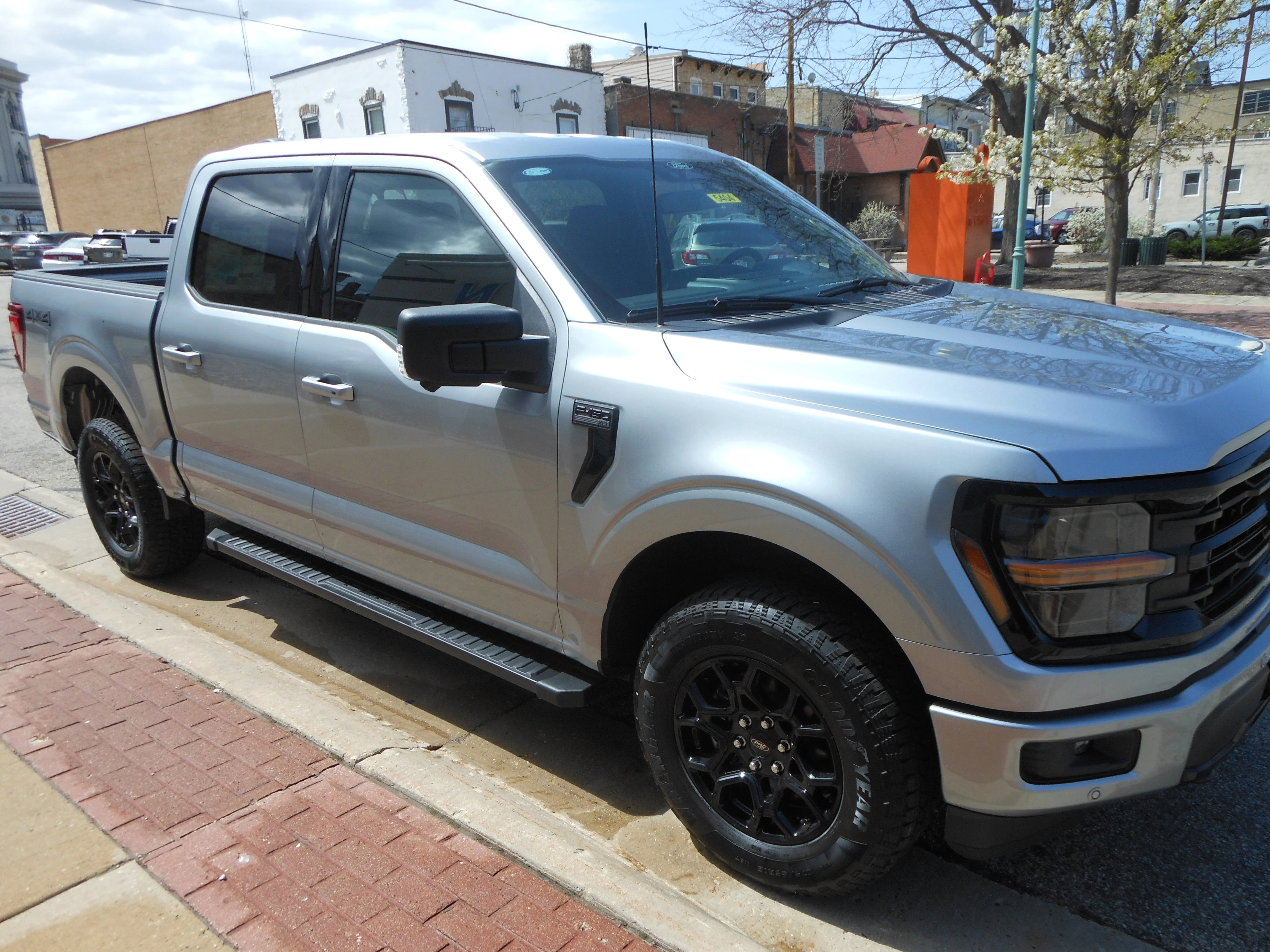 New 2026 Iconic Silver Metallic Ford XLT image 3