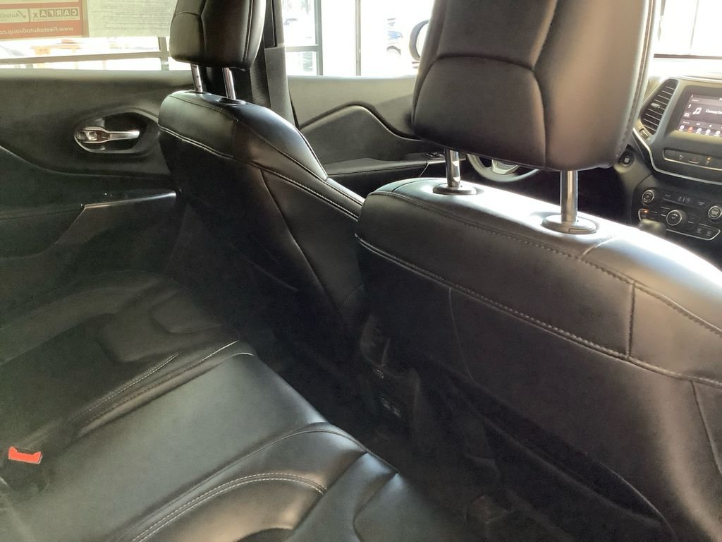 Used 2021 White Jeep Latitude Plus image 17