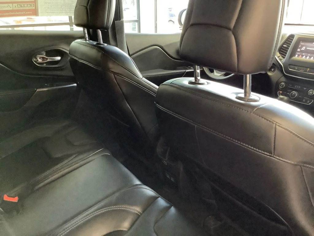 Used 2021 White Jeep Latitude Plus image 17
