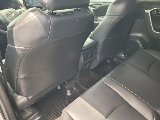 Used 2022 Silver Toyota XLE Premium image 14