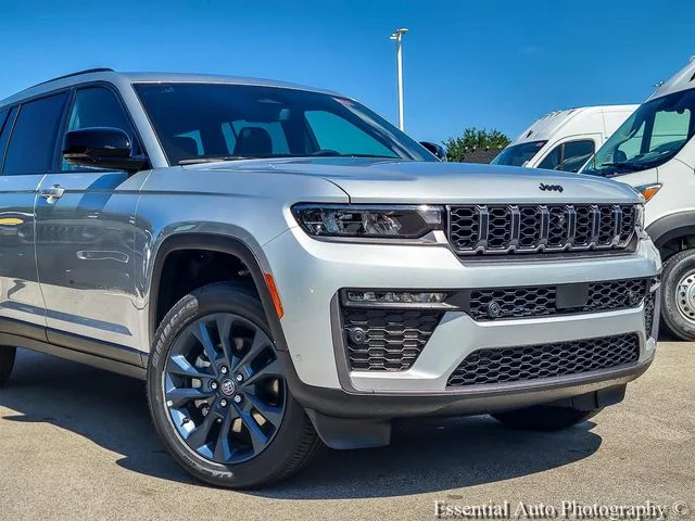 New 2026 Silver Zynith Exterior Paint Jeep  image 2