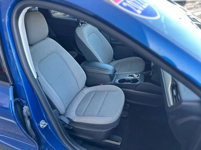 Used 2022 Blue Ford SE image 26