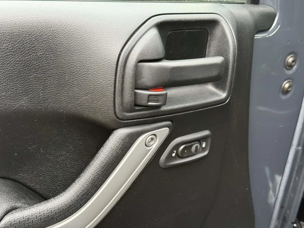Used 2017 Black Jeep Unlimited Rubicon image 32