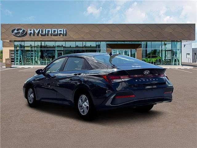 New 2026 Abyss Black Hyundai SE image 5