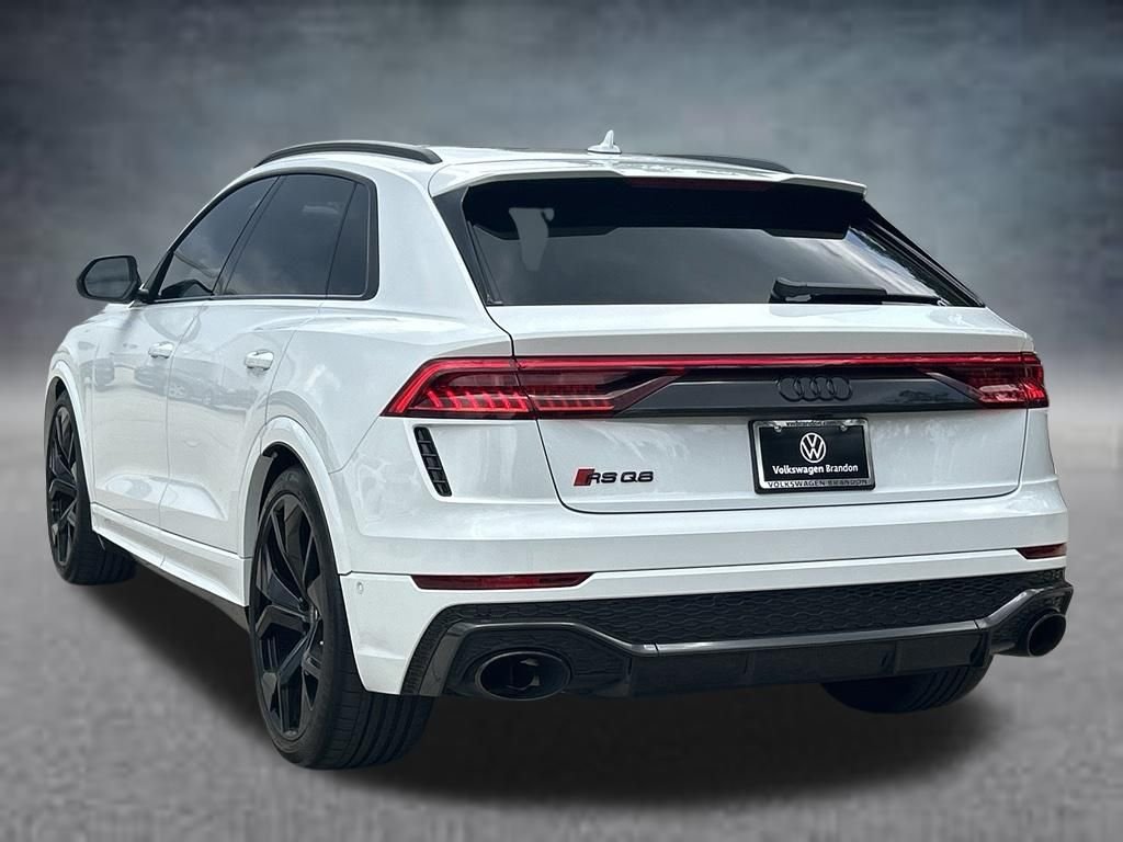 Used 2024  Audi 4.0T image 3