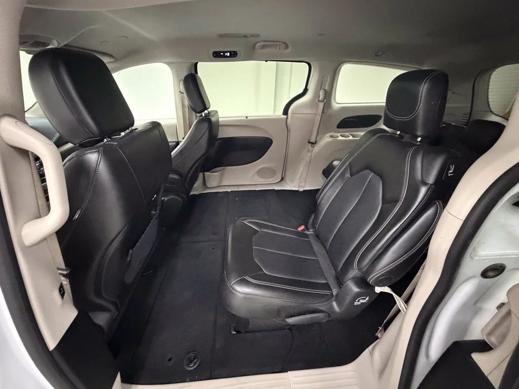 2024 Chrysler Pacifica Touring L - Photo 12