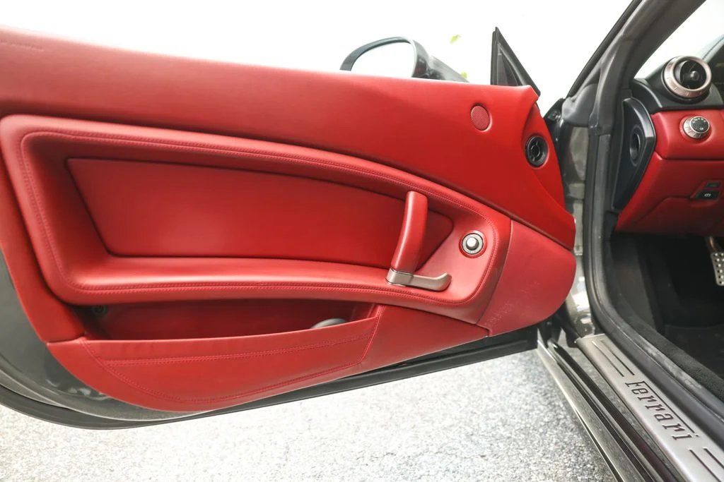 Used 2010 Silver Ferrari Base image 34