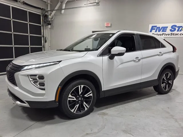 Used 2024 White Mitsubishi SEL image 3