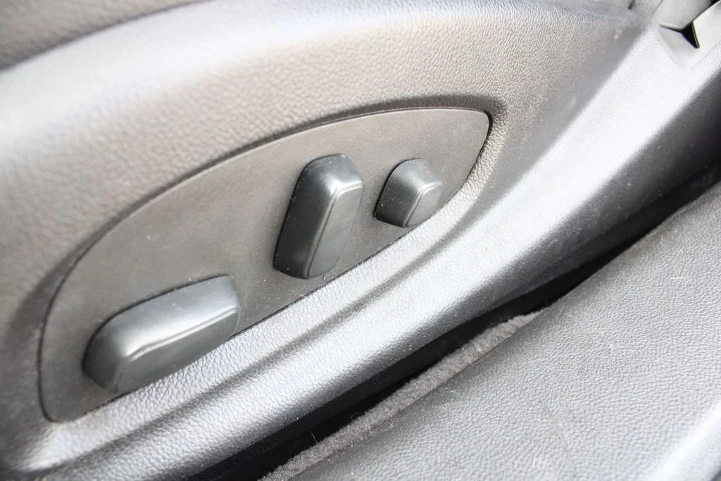 Used 2018 White Chevrolet LT image 3