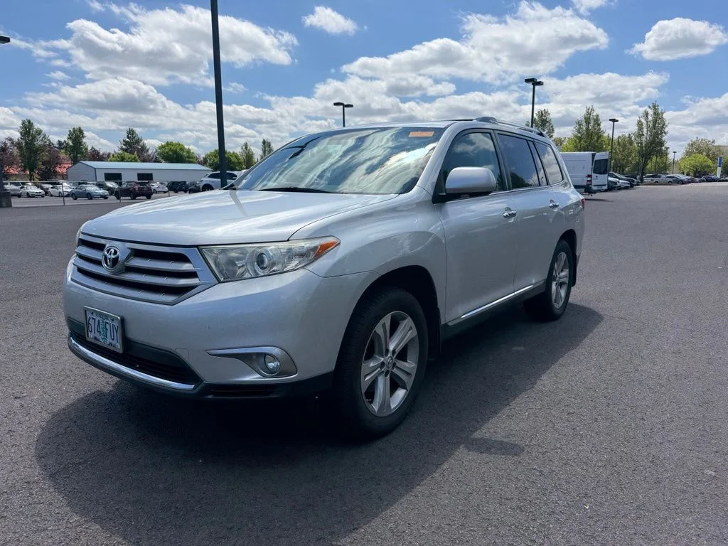 Used 2012 Classic Silver Metallic Toyota Limited image 3
