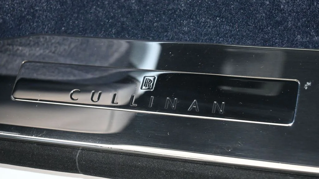 New 2027 White Rolls-Royce  image 9