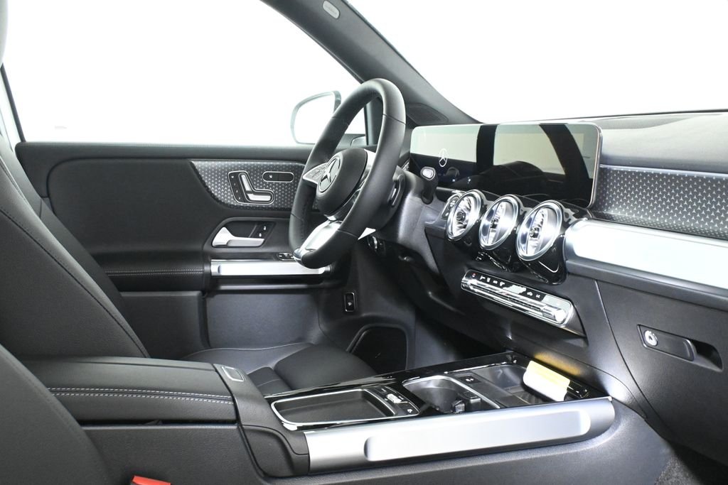 Used 2026 Polar White Mercedes-Benz GLB 250 image 31