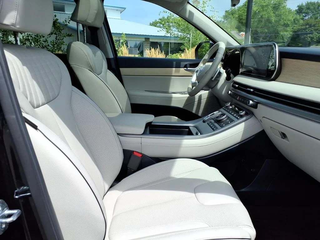 Used 2024 Black Hyundai Limited image 6
