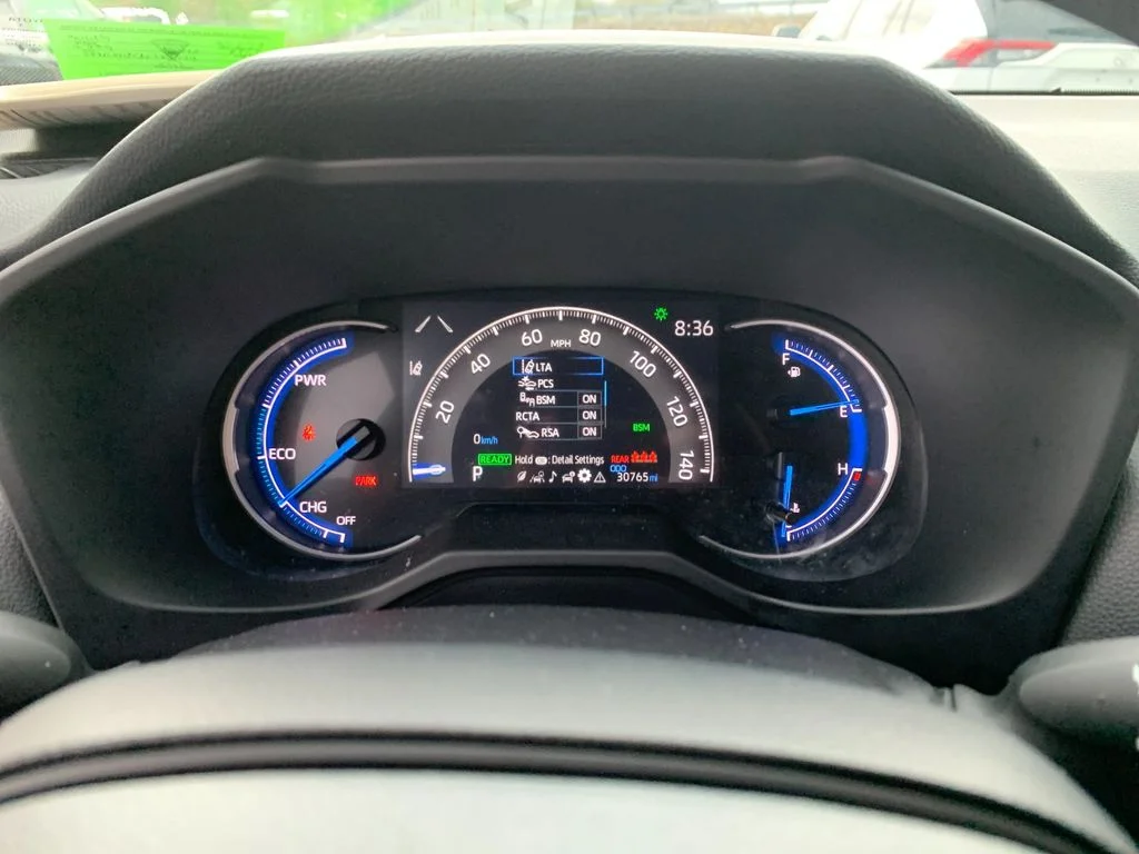 Used 2025 White Toyota XLE image 29
