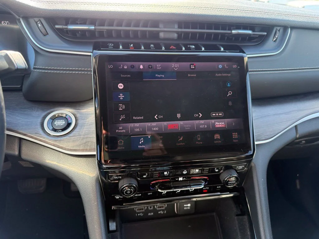 Used 2022 Gray Jeep Limited image 12