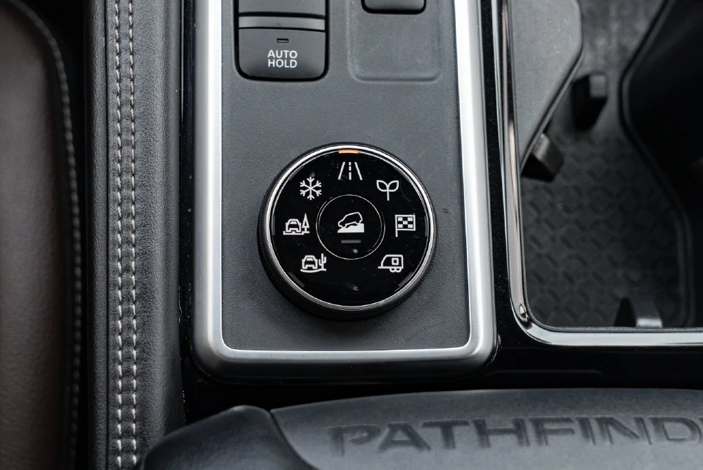 Used 2025 Black Nissan Platinum image 21