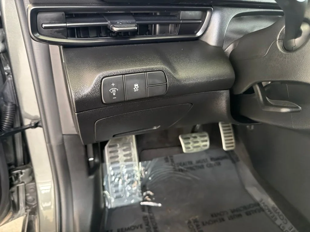 Used 2025 Gray Hyundai SEL Sport image 45