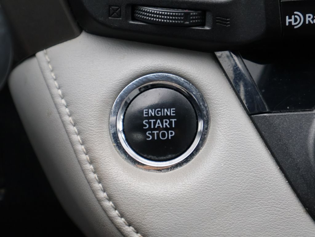Used 2018 Red Toyota XLE image 21