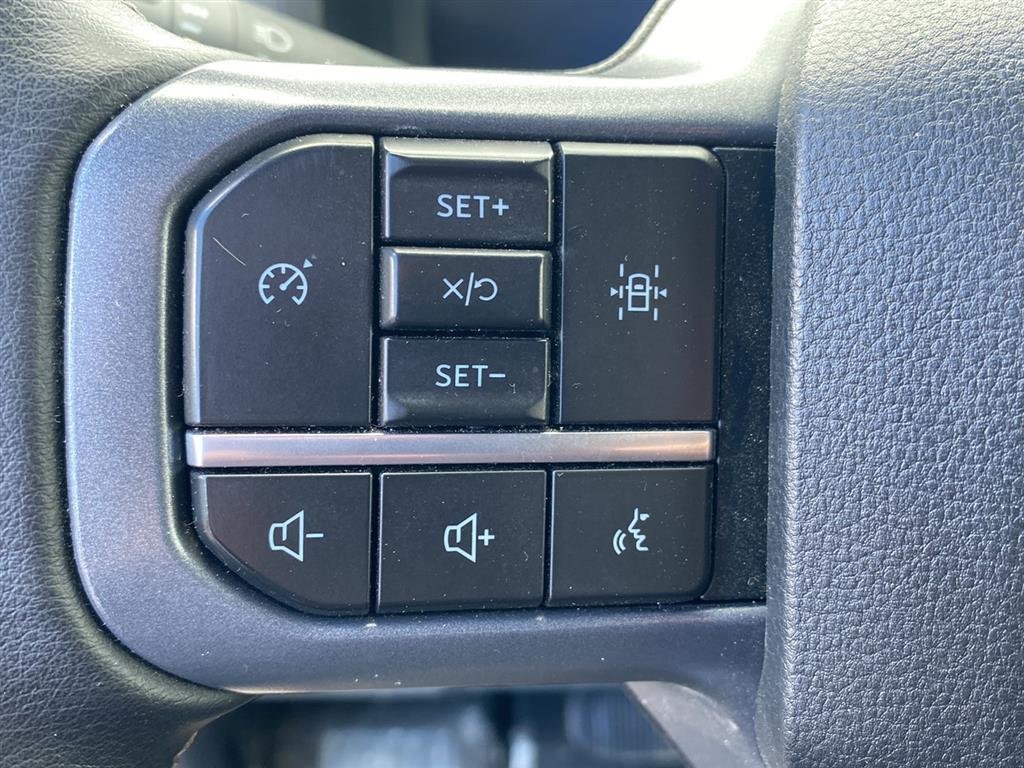 Used 2025 Iconic Silver Ford XLT image 13