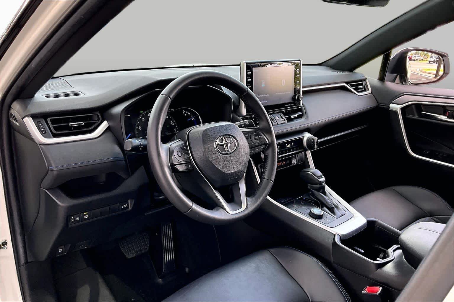 Used 2022 Blizzard Pearl/Midnight Black Metallic Toyota Hybrid XSE image 18