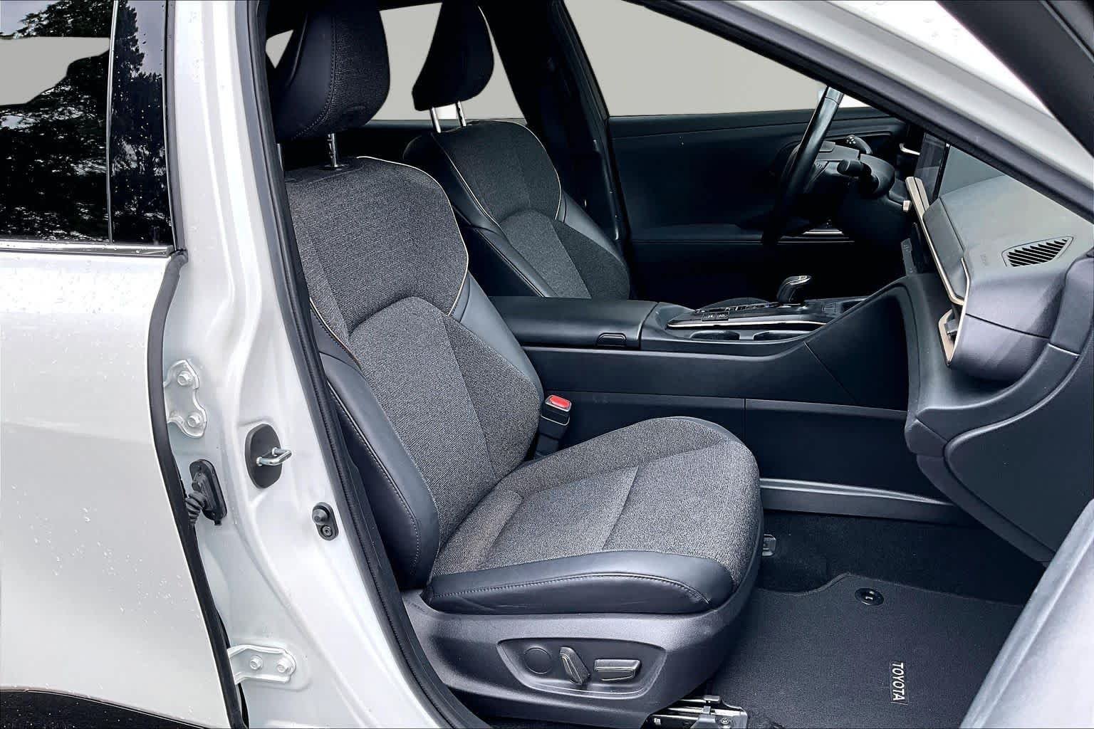 Used 2023 Oxygen White Toyota XLE image 9