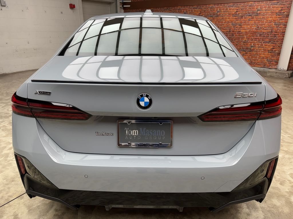 New 2027 Gray BMW 530i xDrive image 4