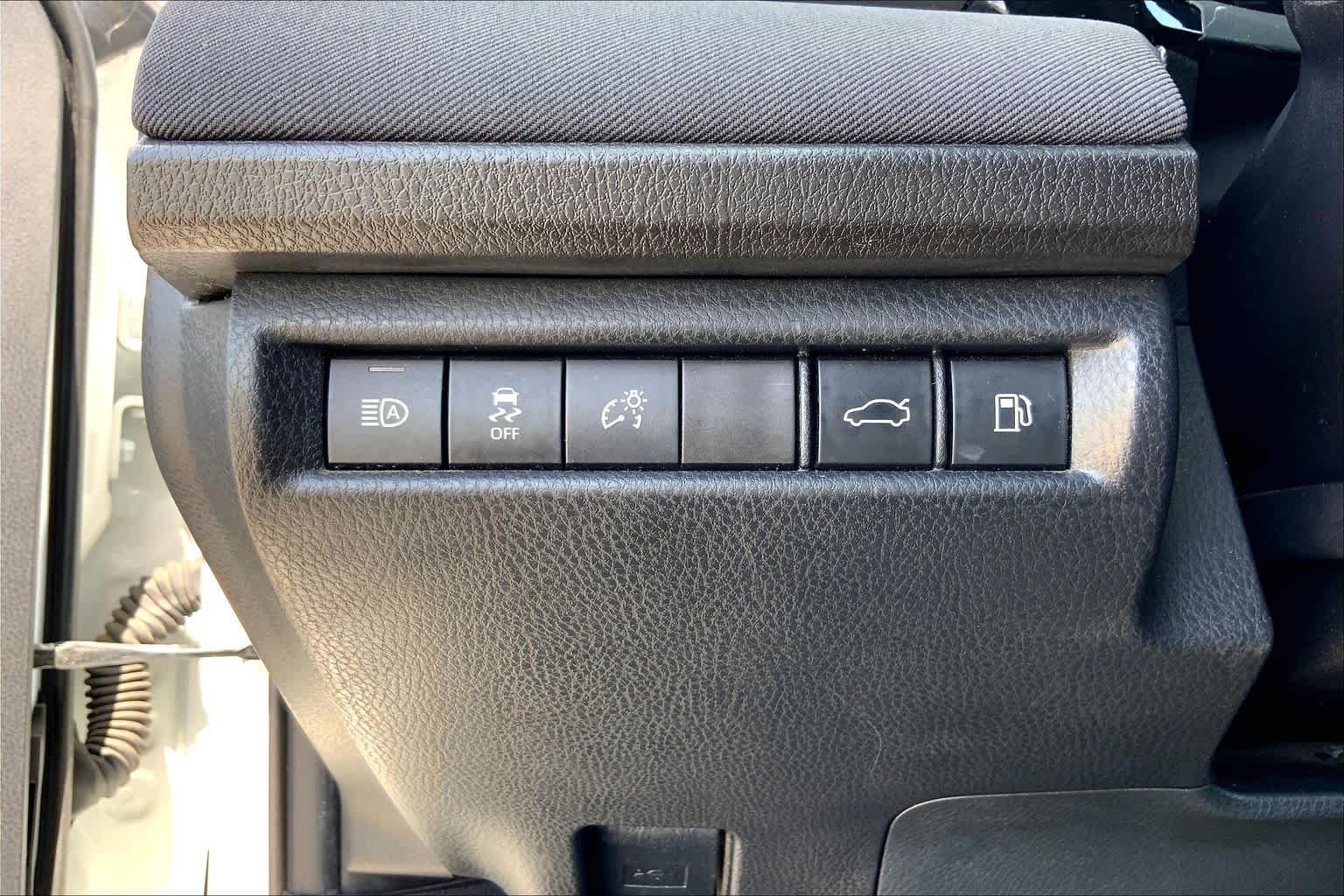 Used 2025 Ice Cap Toyota LE image 33