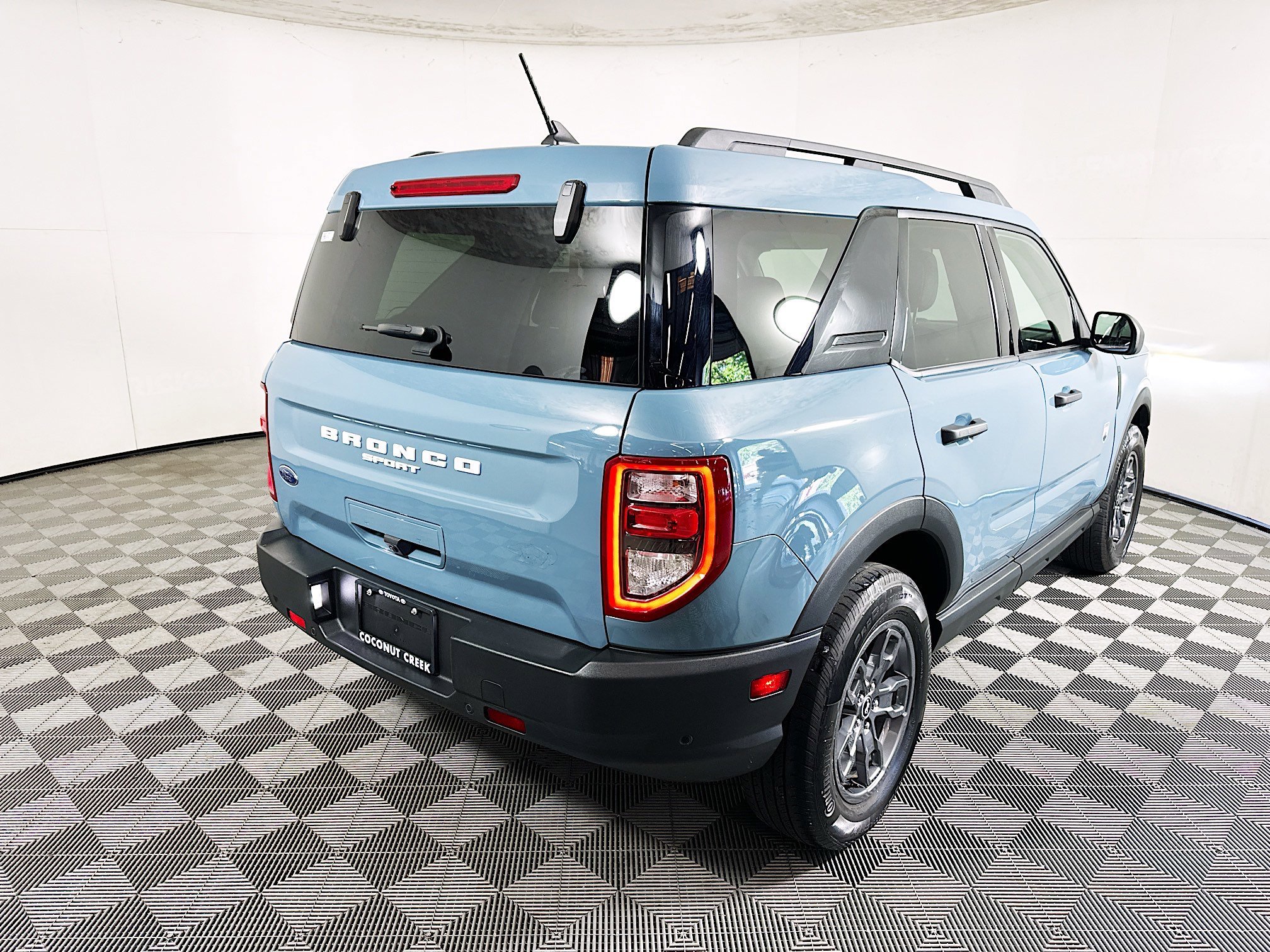 2023 Ford Bronco thumbnail 5