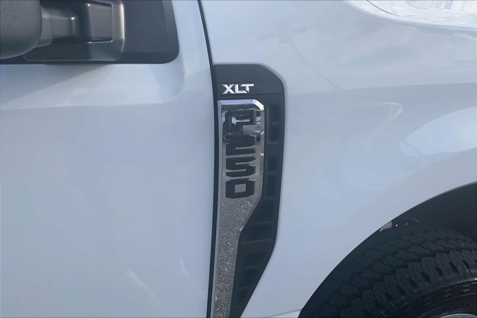 Certified Used 2025 Oxford White Ford XLT image 28