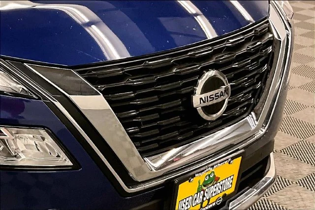 Used 2021 Caspian Blue Metallic/Super Black Nissan Platinum image 33