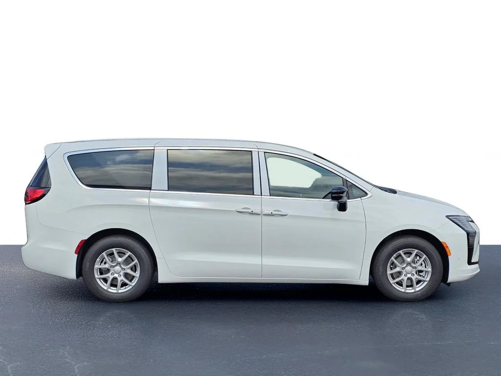 New 2027 Bright White Clear-Coat Exterior Paint Chrysler Select image 7