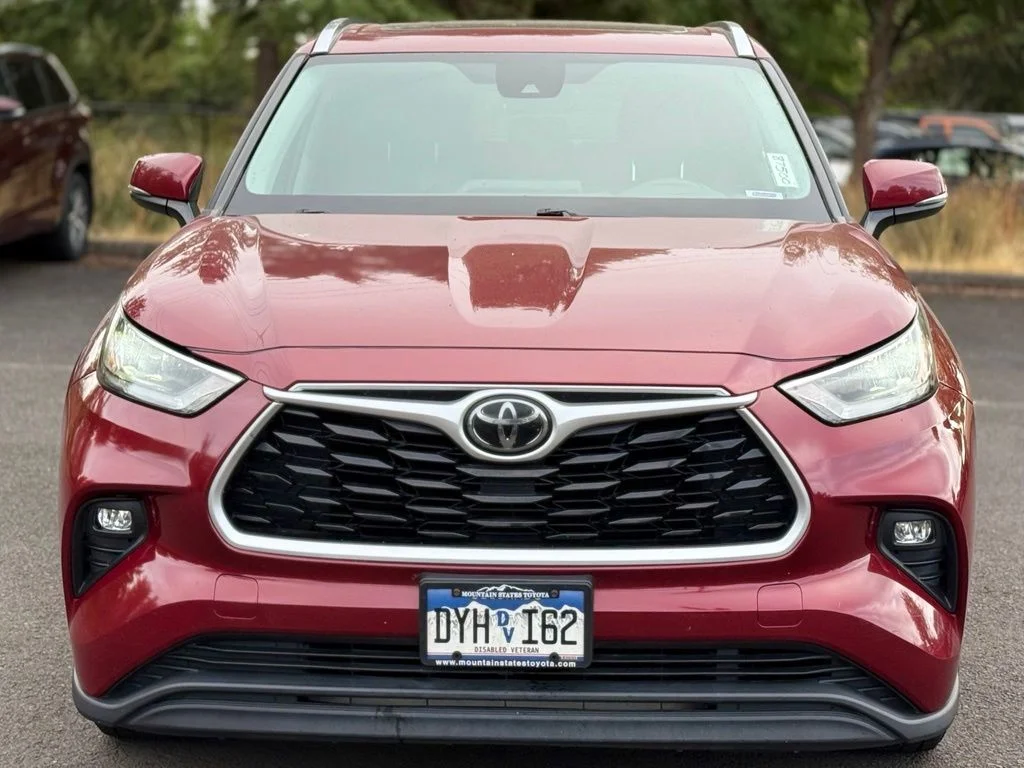 Used 2020 Red Toyota XLE image 8