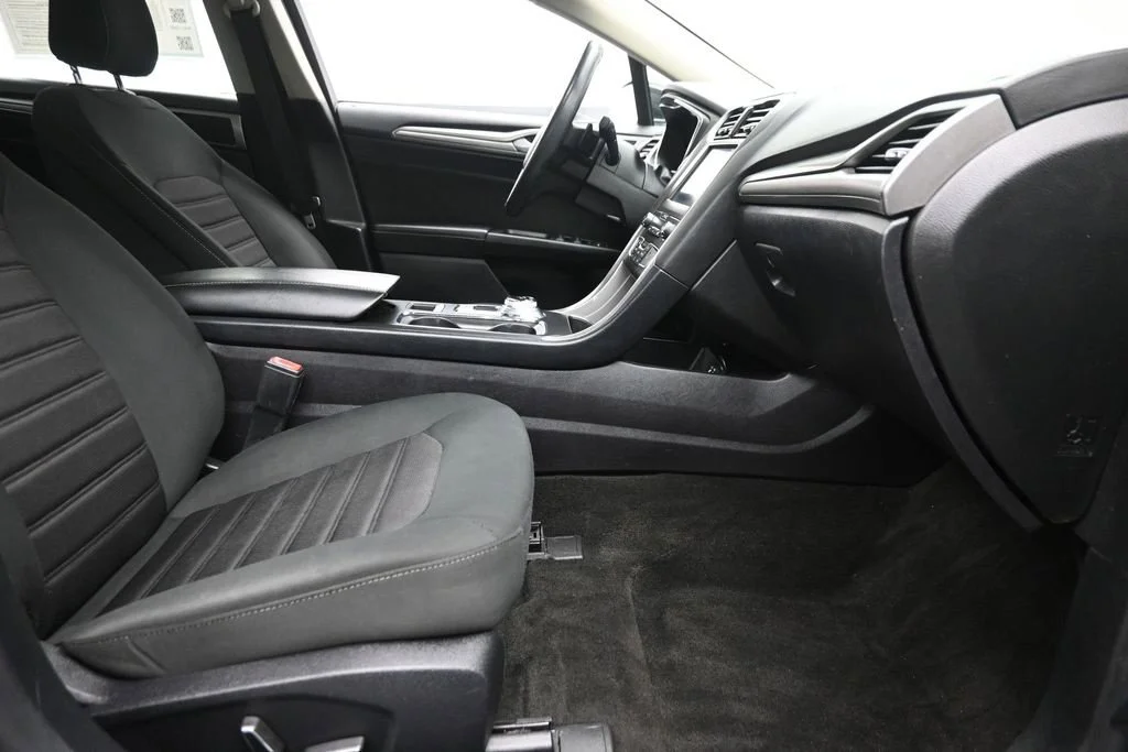 Used 2020 Black Ford SE image 10
