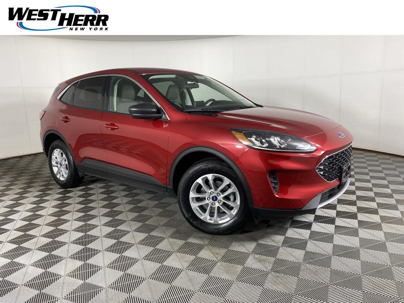Used 2022 Rapid Red Metallic Tinted Clearcoat Ford SE image 1