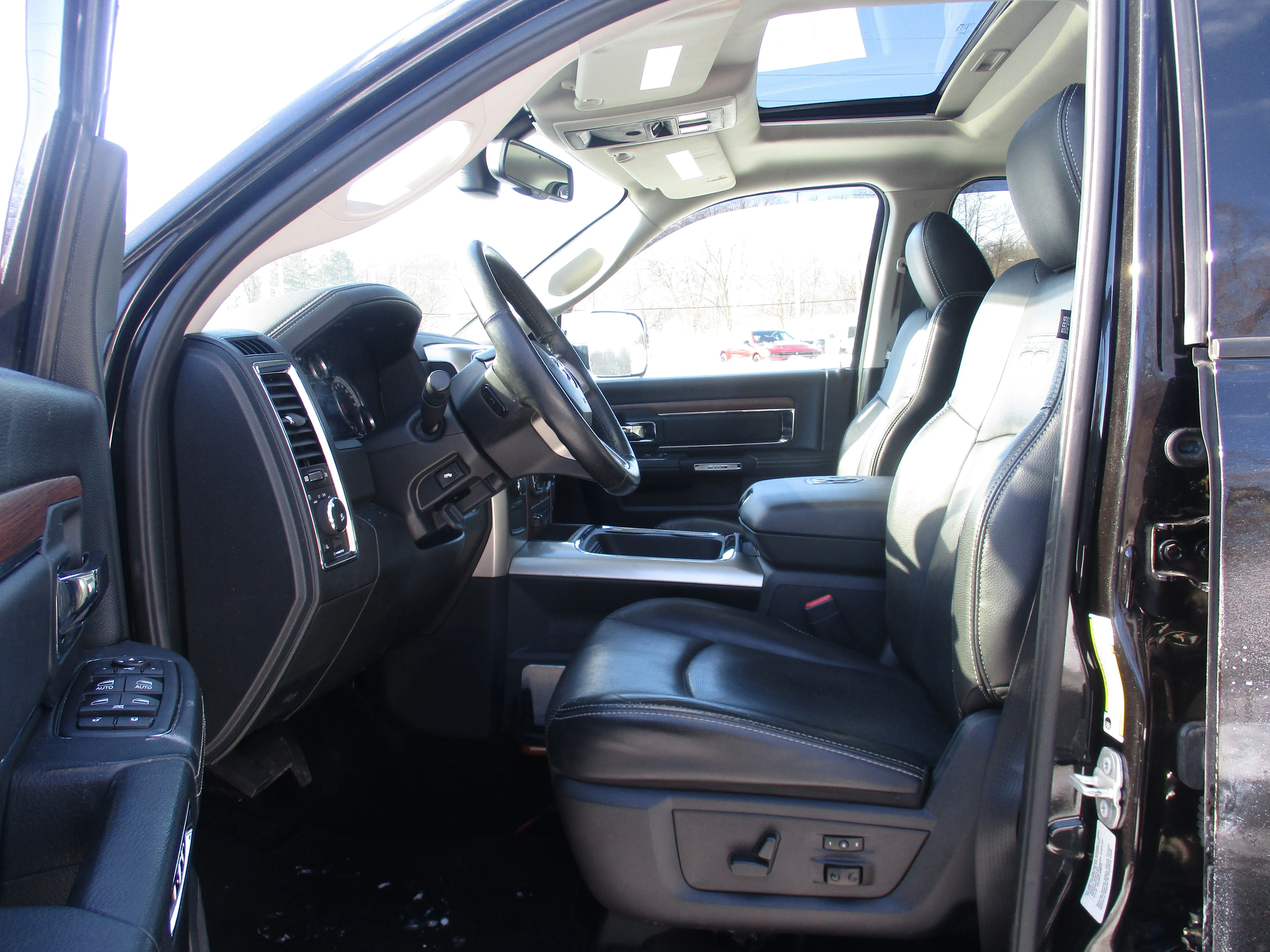 Used 2016 Brilliant Black Crystal Pearlcoat Ram Laramie image 63