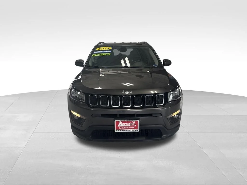 Used 2018 Gray Jeep Latitude image 9