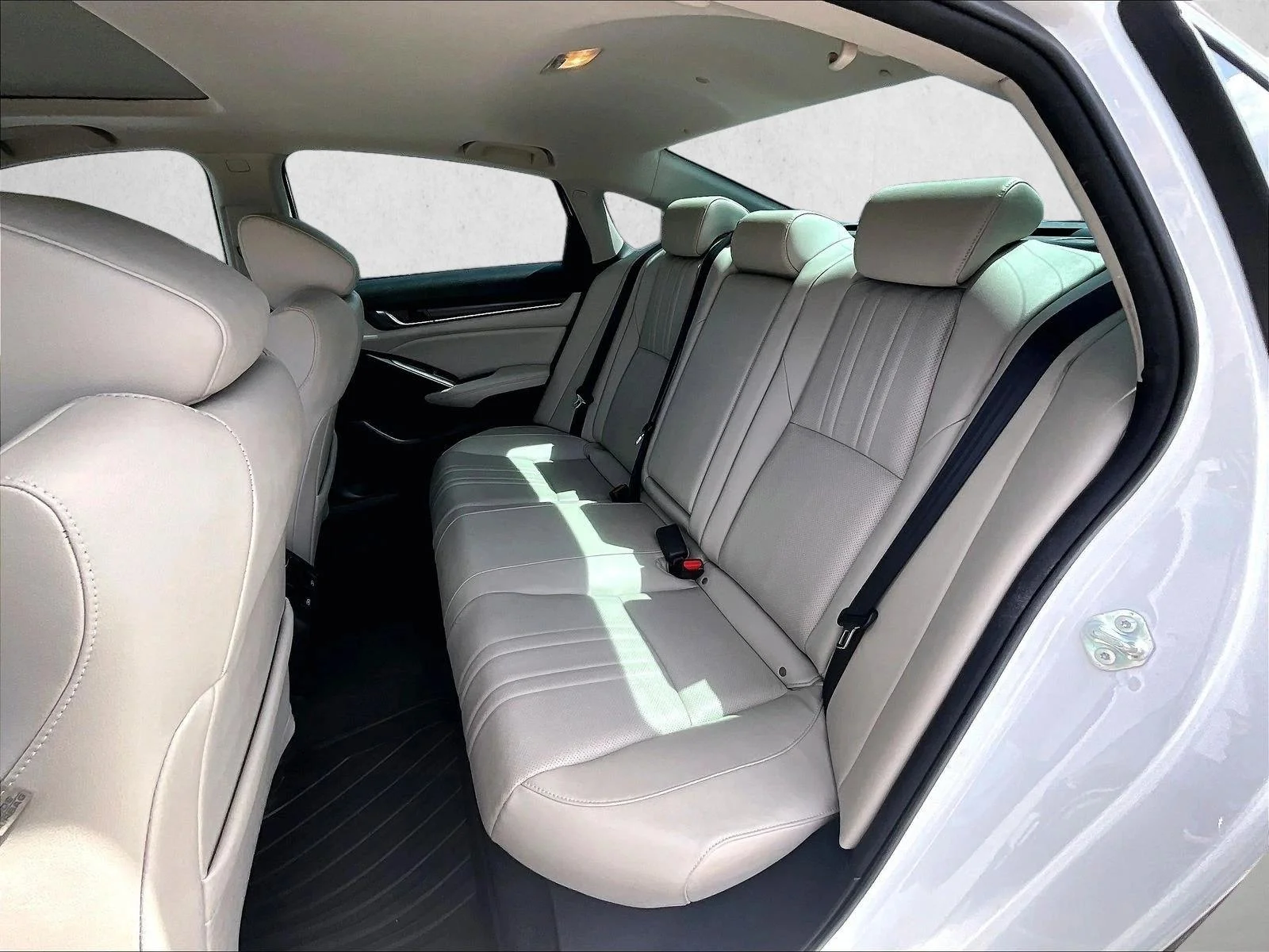 Used 2021 Platinum White Pearl Honda Touring image 25