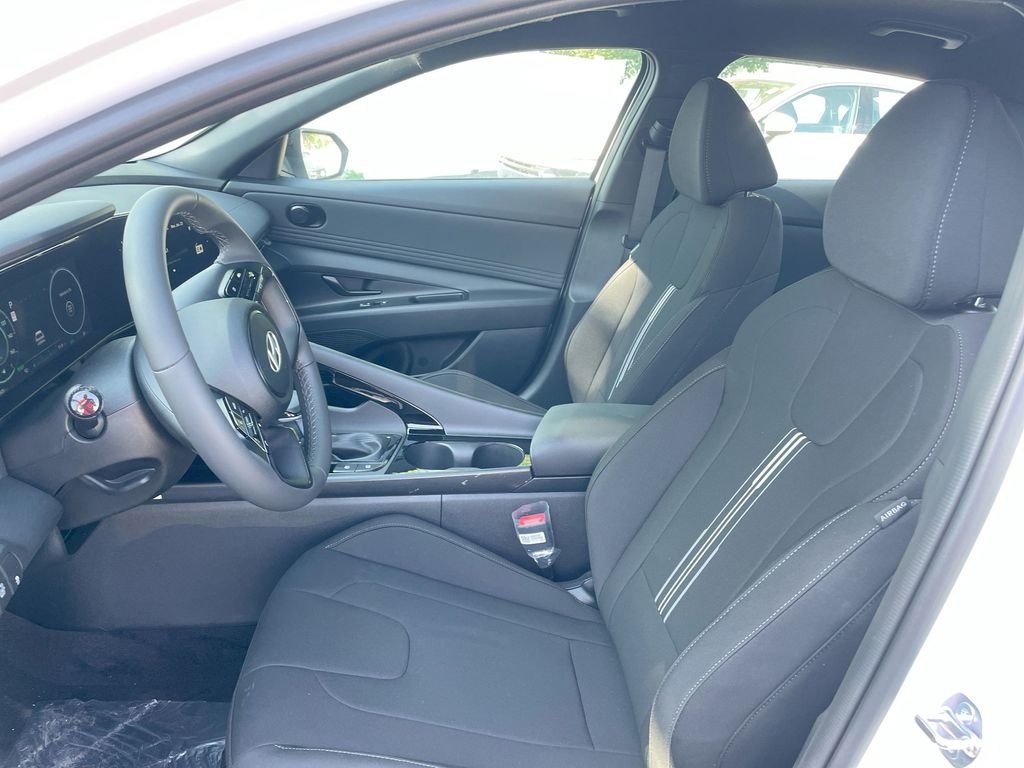 2025 Hyundai Elantra Blue - Photo 37