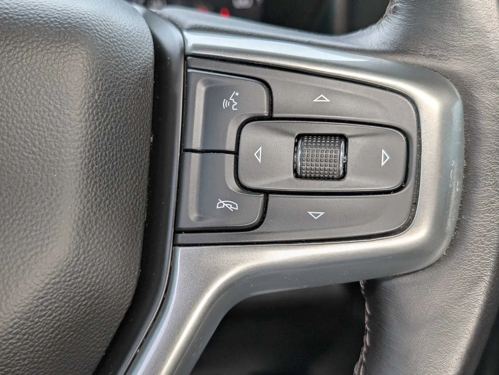 Used 2022 Silver Ice Metallic Chevrolet LT Trail Boss image 31