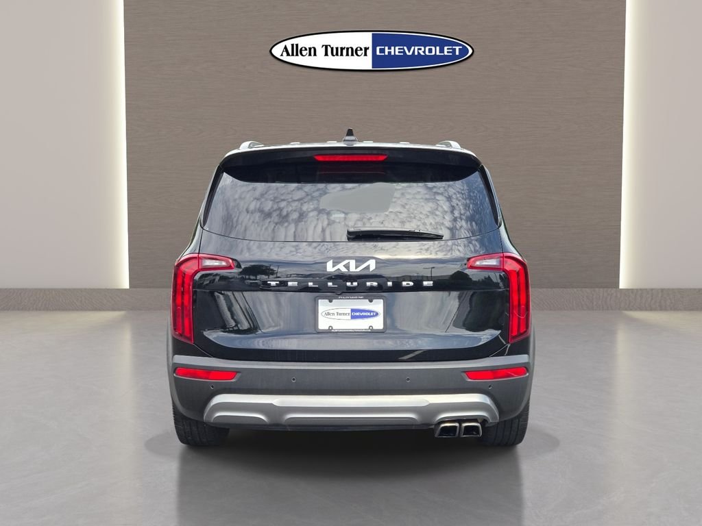 Used 2022 Black Kia S image 6