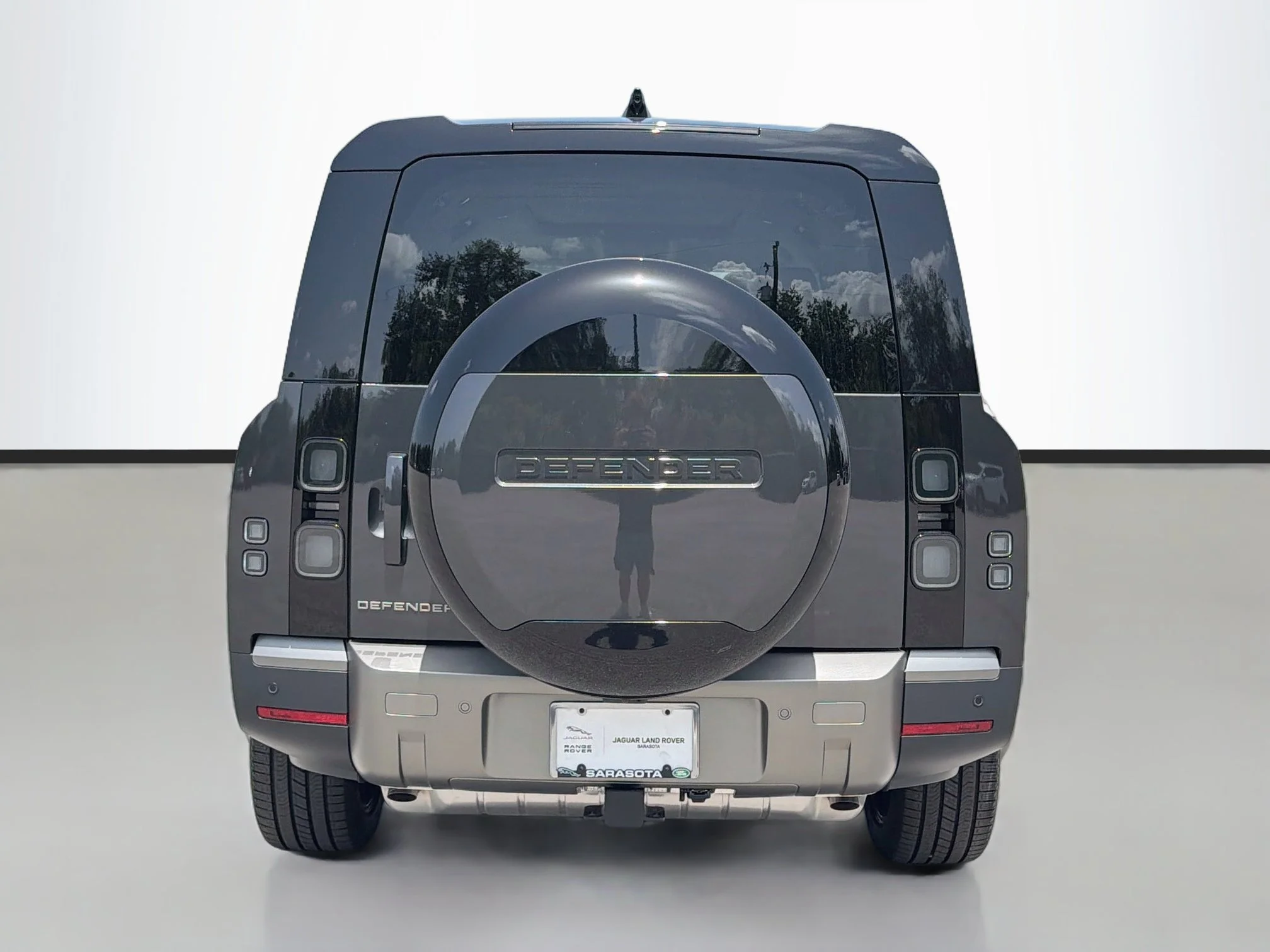 New 2026 Carpathian Grey Land Rover S image 4