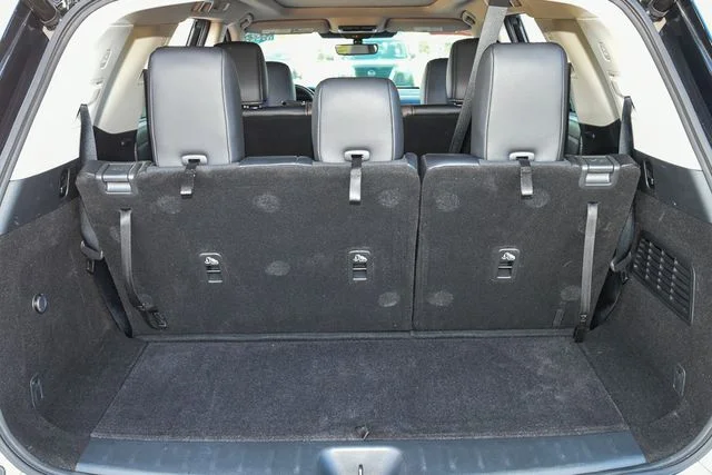 Used 2025 White Nissan Platinum image 22