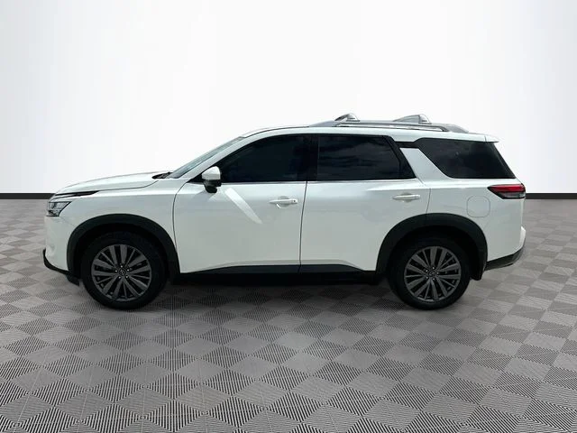 Used 2022 White Nissan SL image 8