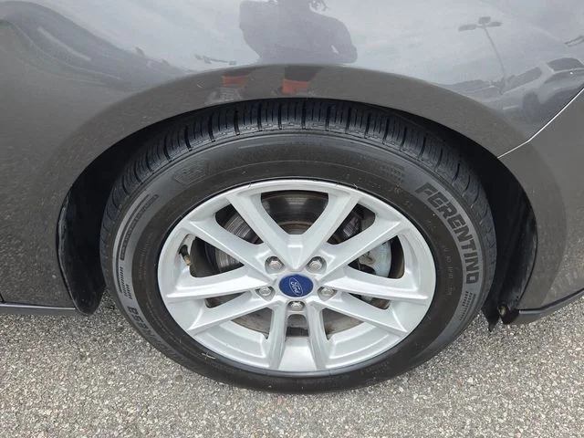 Used 2018 Gray Ford SE image 15
